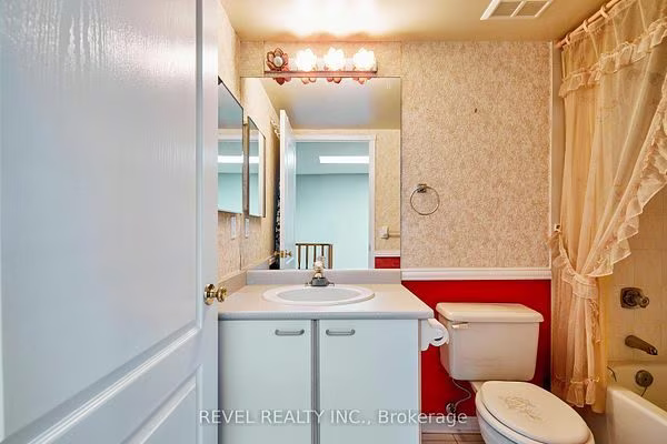 Primary 3-piece ensuite at 1400 The Esplanade N #411, Pickering, listed by The Gordon Brothers Team, Revel Realty Inc., Brokerage