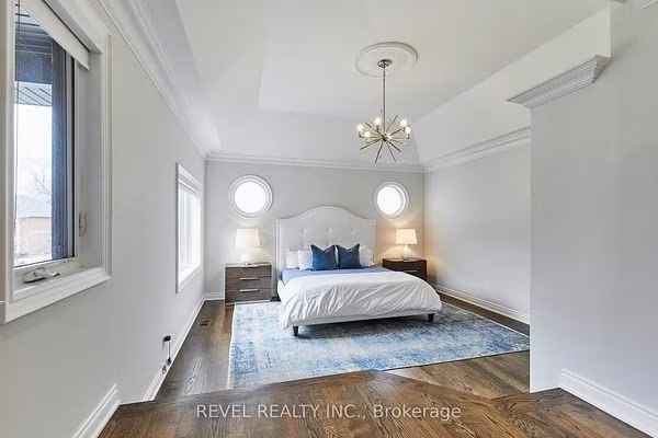 Primary bedroom with a vaulted ceiling and gas fireplace at 475 Poplar Avenue, Ajax